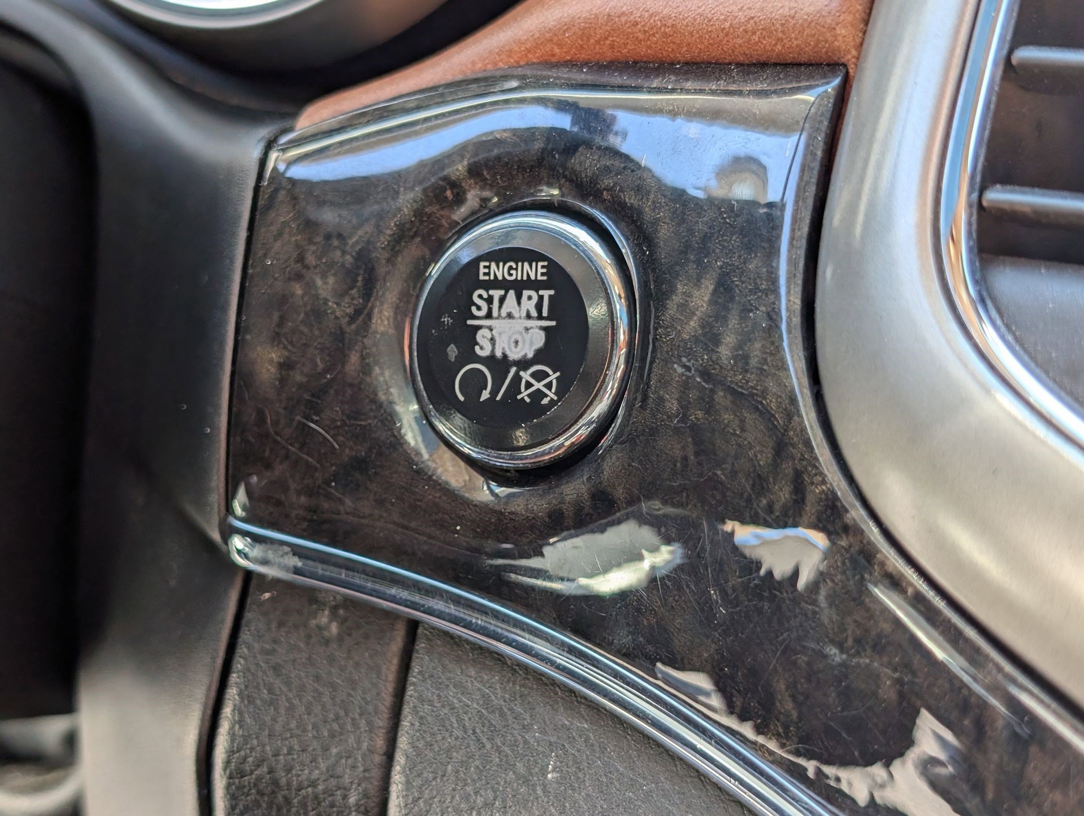 Used 2011 Mineral Gray Metallic Jeep Overland Summit image 20