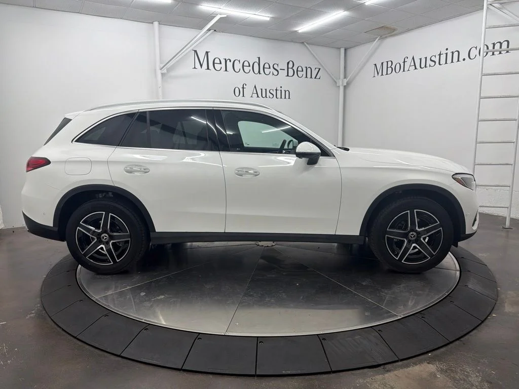 New 2027 White Mercedes-Benz GLC 300 image 8