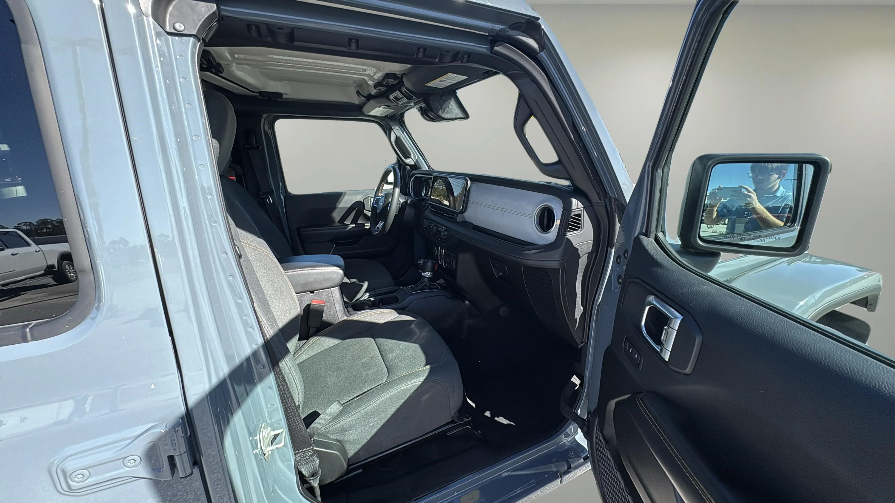 Used 2024 Anvil Clear Coat Jeep Sahara image 13
