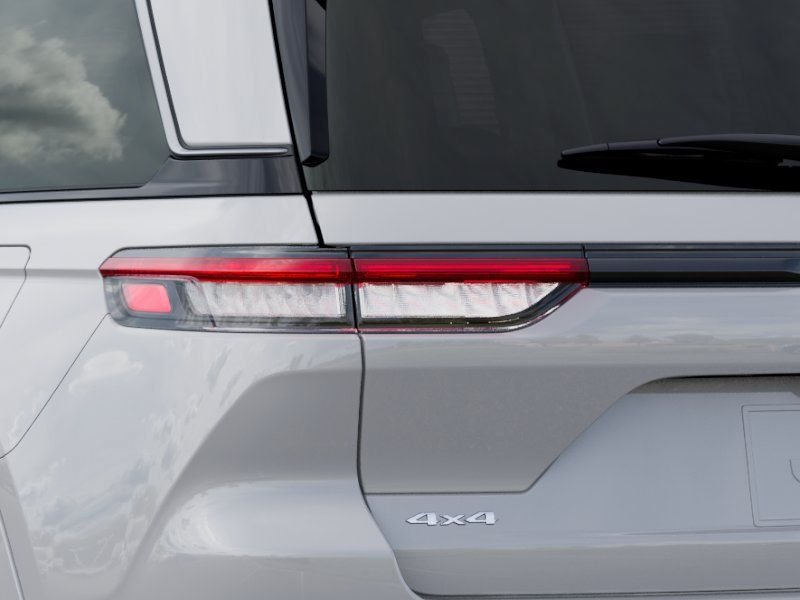 New 2026 Bright White Clear-Coat Exterior Paint Jeep Limited Reserve image 9