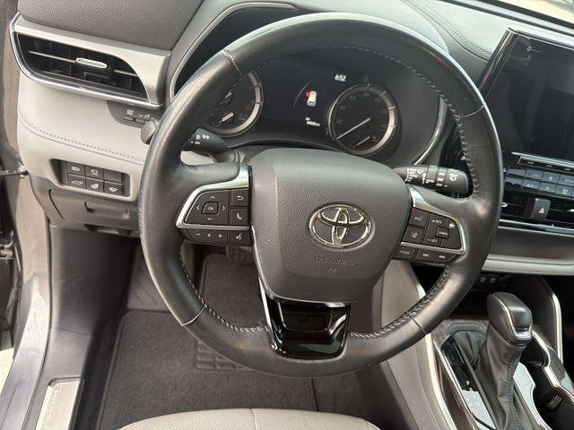 Certified Used 2021 MAGNETIC GRAY MET. Toyota  image 16