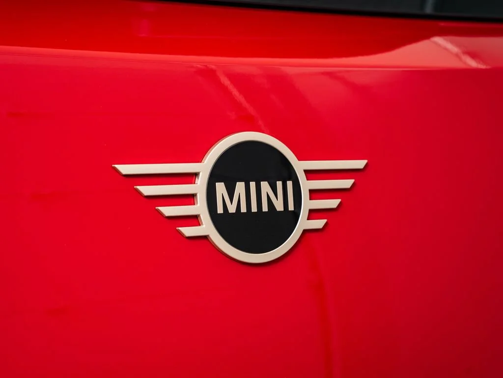 New 2027 Chili Red MINI Signature Plus image 17