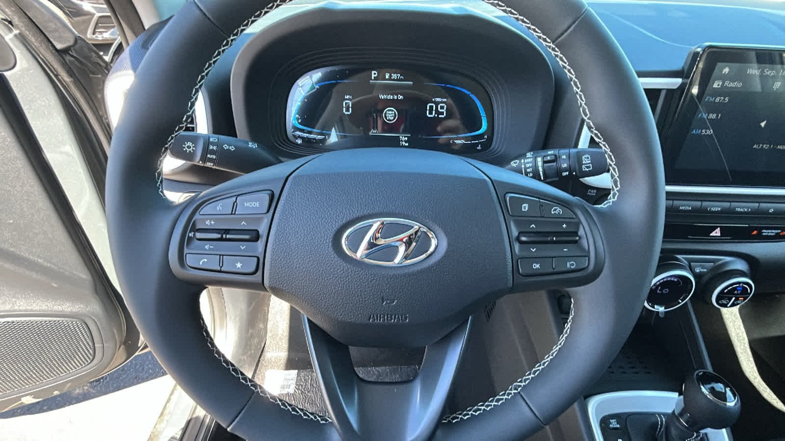 New 2026 Ecotronic Gray w/Black Roof Hyundai SEL w/Two-Tone Roof image 18