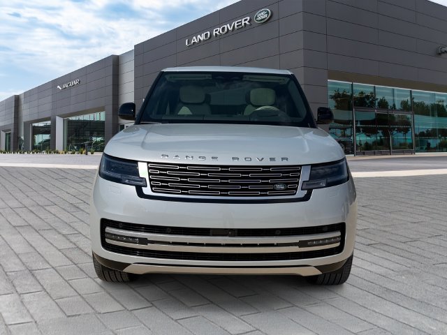 New 2027 Ethereal Frost Sliver Land Rover Autobiography image 8
