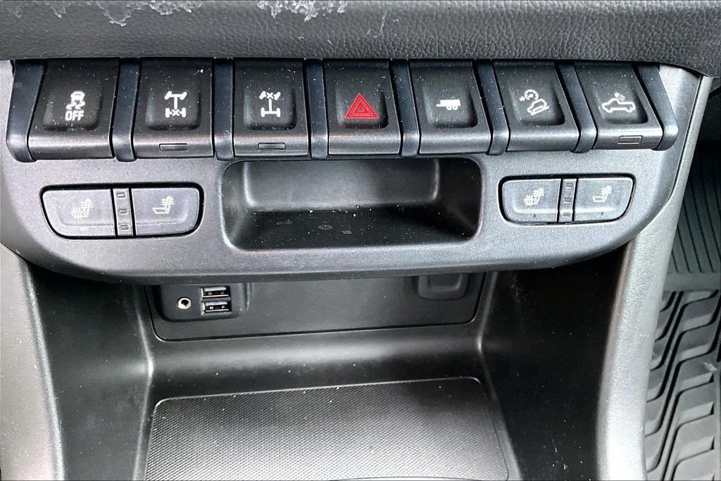 Used 2021 Orange Chevrolet ZR2 image 23