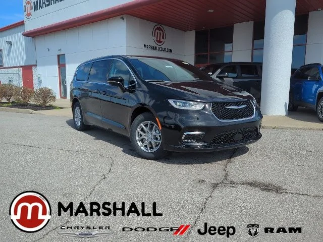2026 Chrysler Pacifica Select's photo