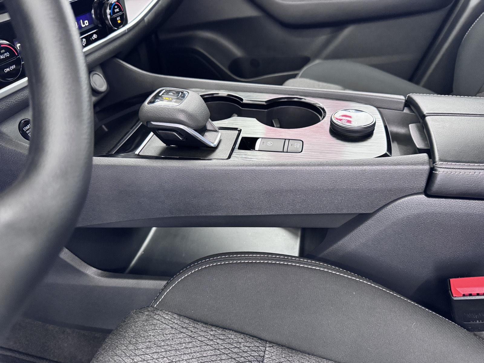 2024 Nissan Rogue SV - Photo 31
