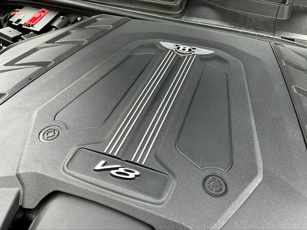 Used 2021 Midnight Emerald Bentley V8 image 31
