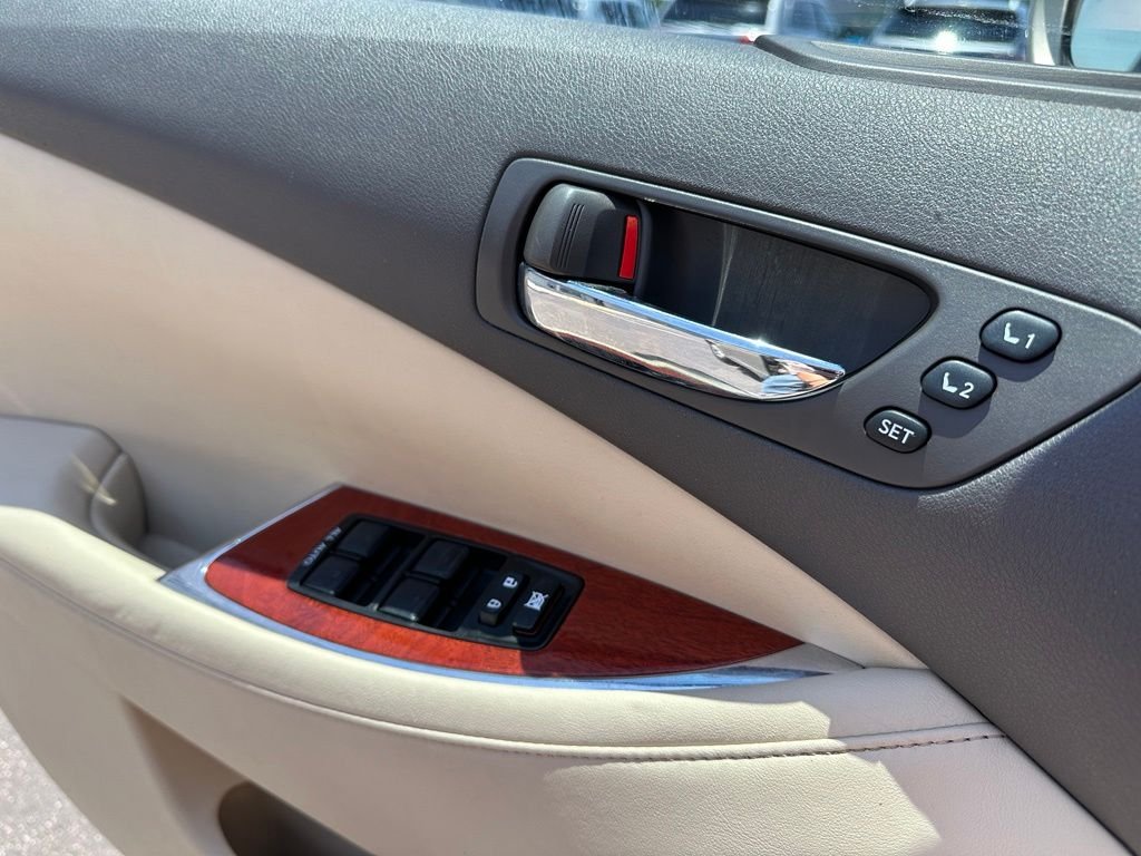 Used 2011 Beige Lexus 350 image 12