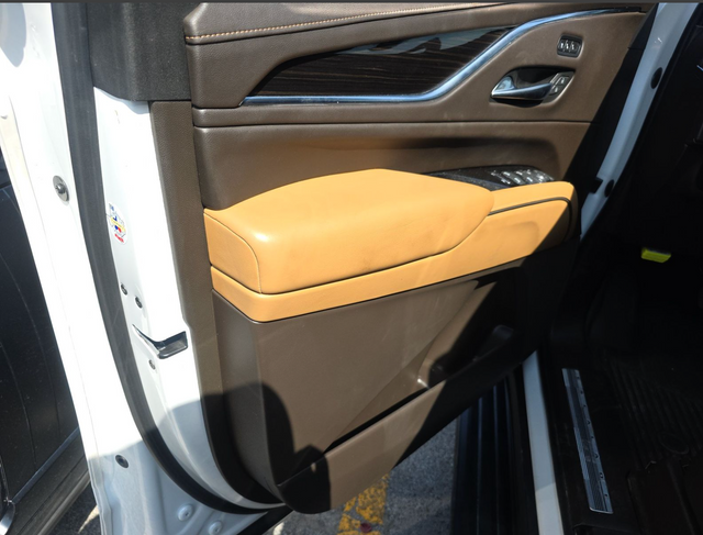 Used 2022 White Cadillac Premium Luxury image 15