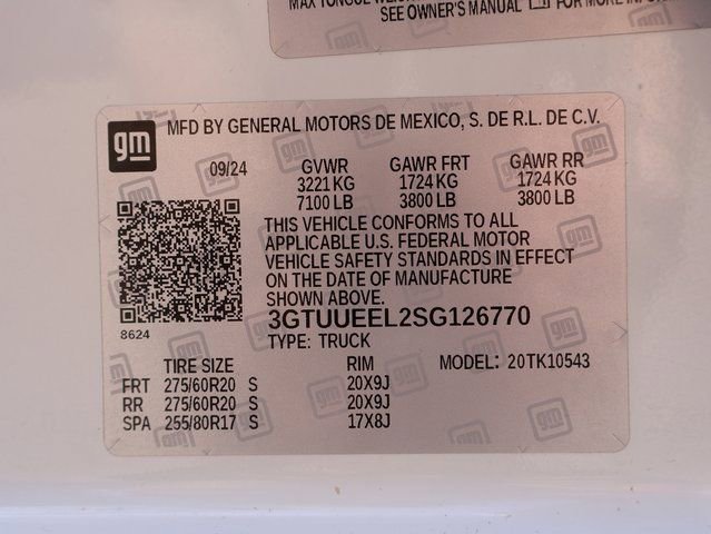 Certified Used 2025 Summit White GMC AT4 image 41