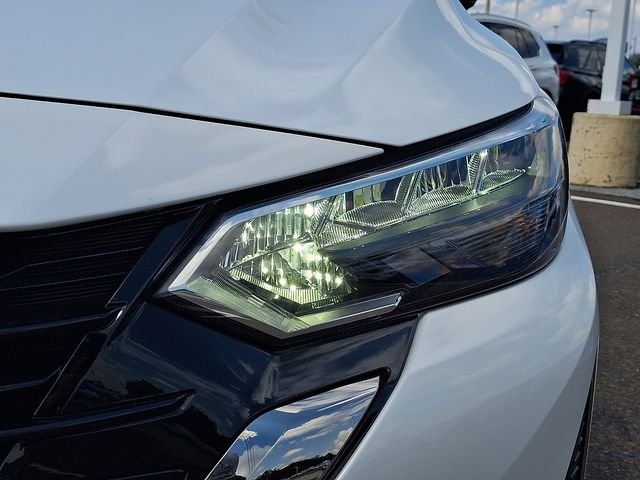Used 2025 White Nissan SR image 7