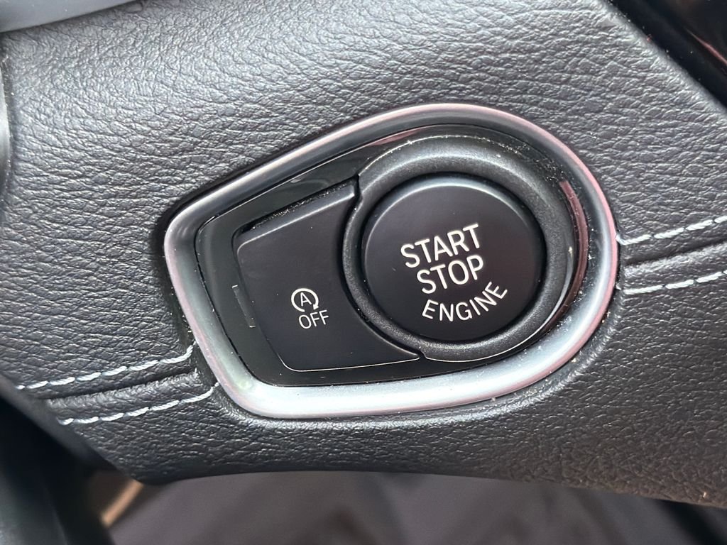 Used 2022 Black BMW sDrive28i image 32
