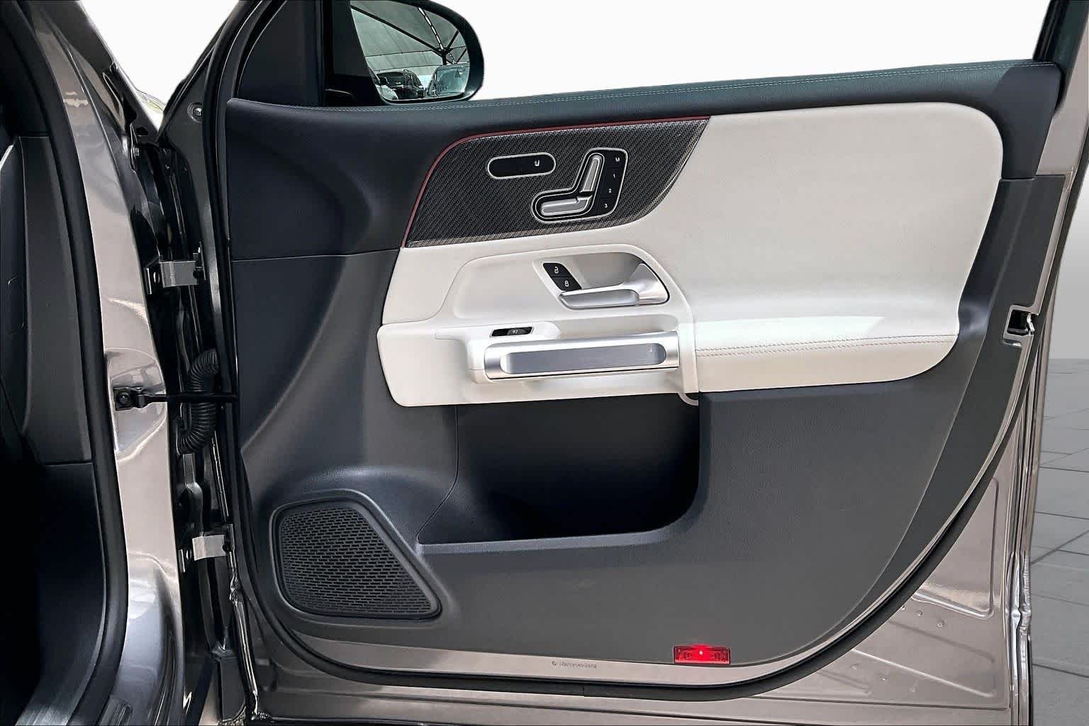 New 2023 Mountain Grey Metallic Mercedes-Benz GLB 250 image 23