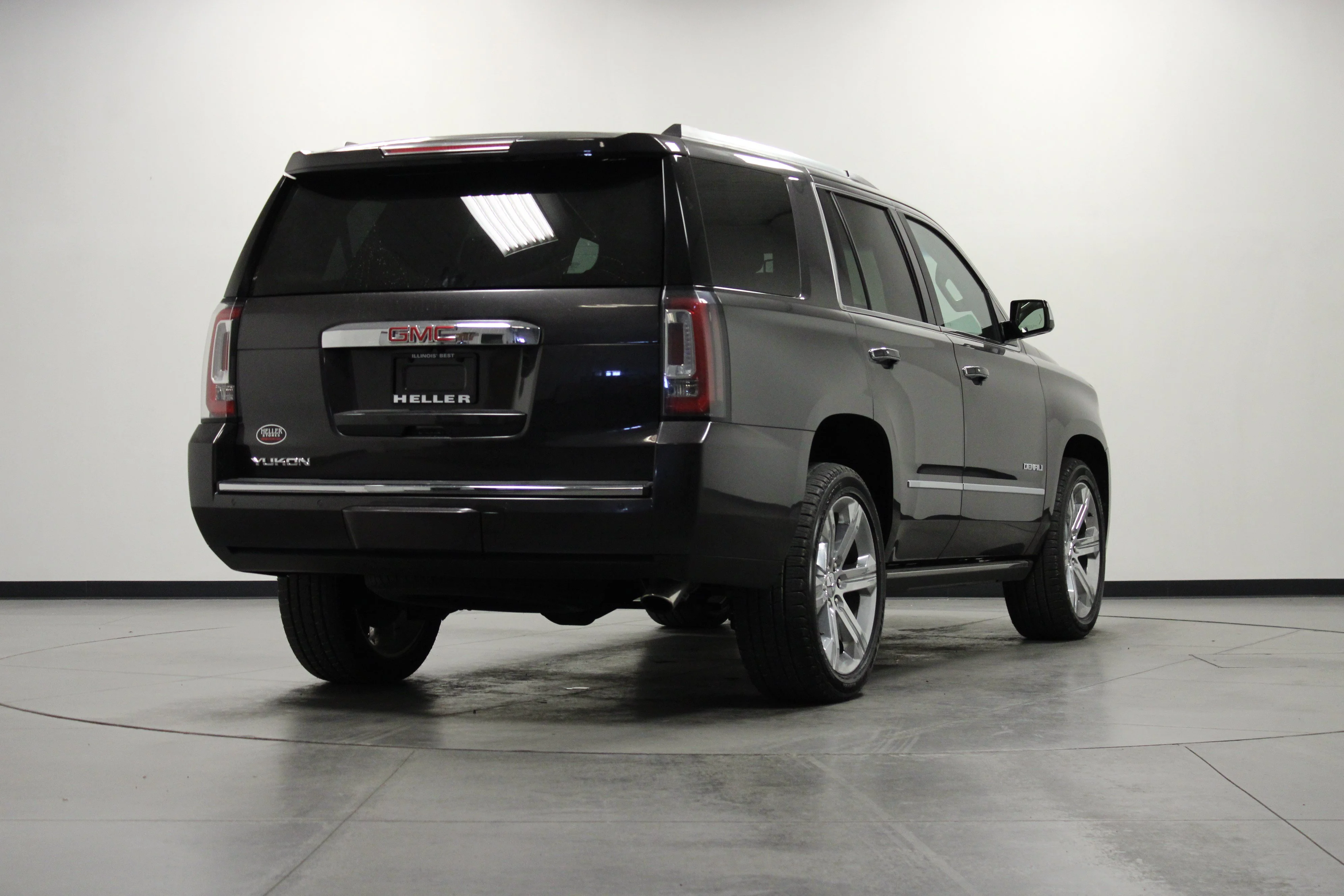 Used 2018 IRIDIUM METALLIC GMC Denali image 4