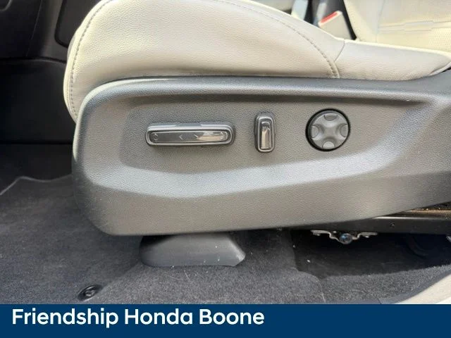 Used 2018 Blue Honda EX-L image 16