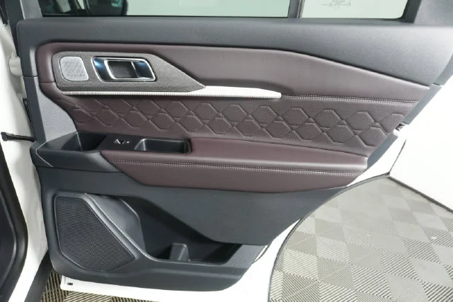 New 2027 Star White Metallic Tri-Coat Ford Platinum™ image 32