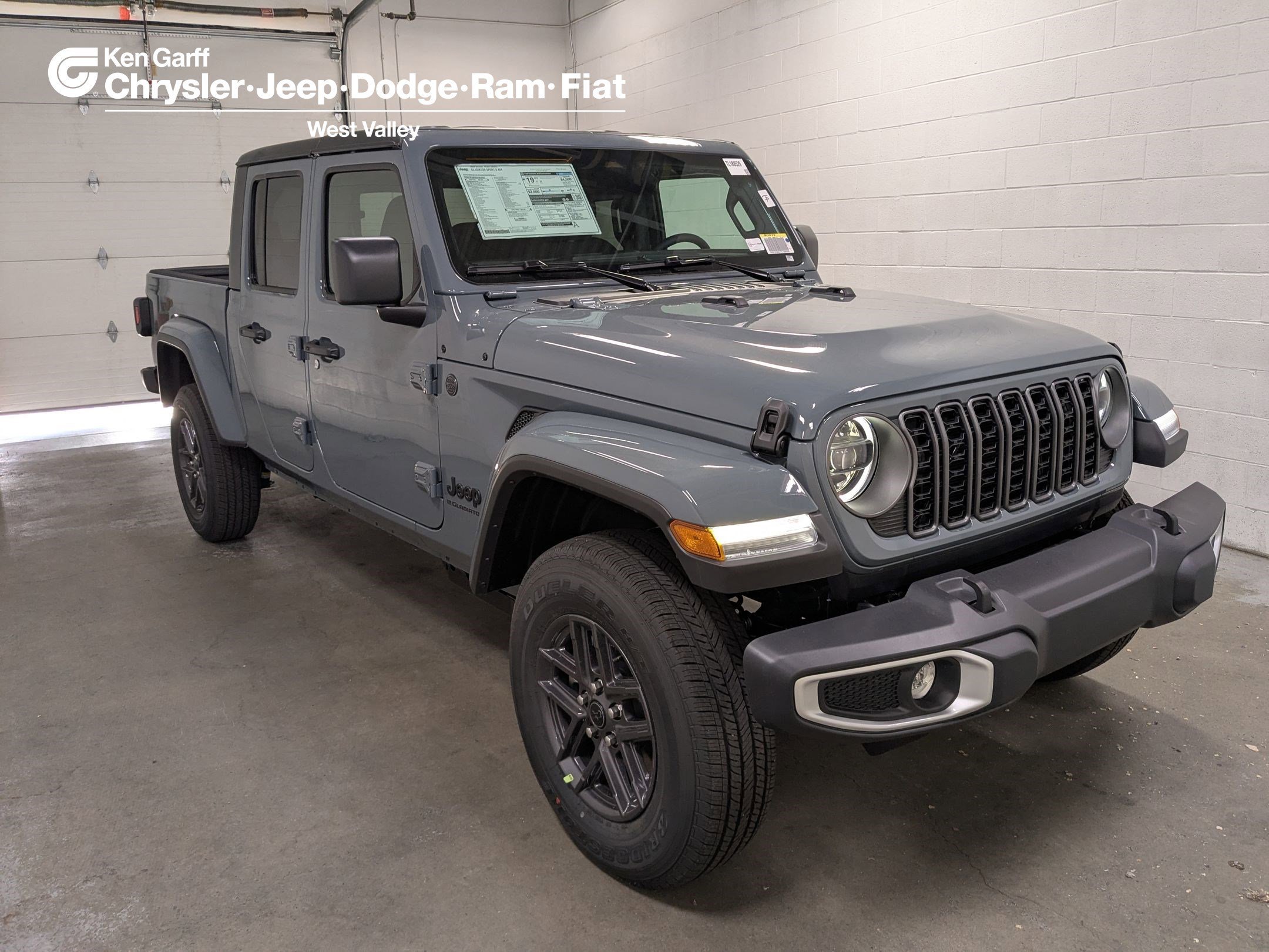 2026 Jeep Gladiator Sport S Auto's photo