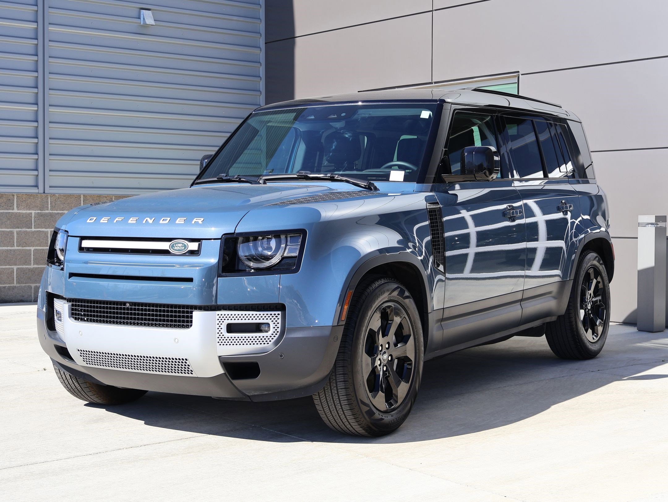 2025 Land Rover Defender 110 S P300's photo
