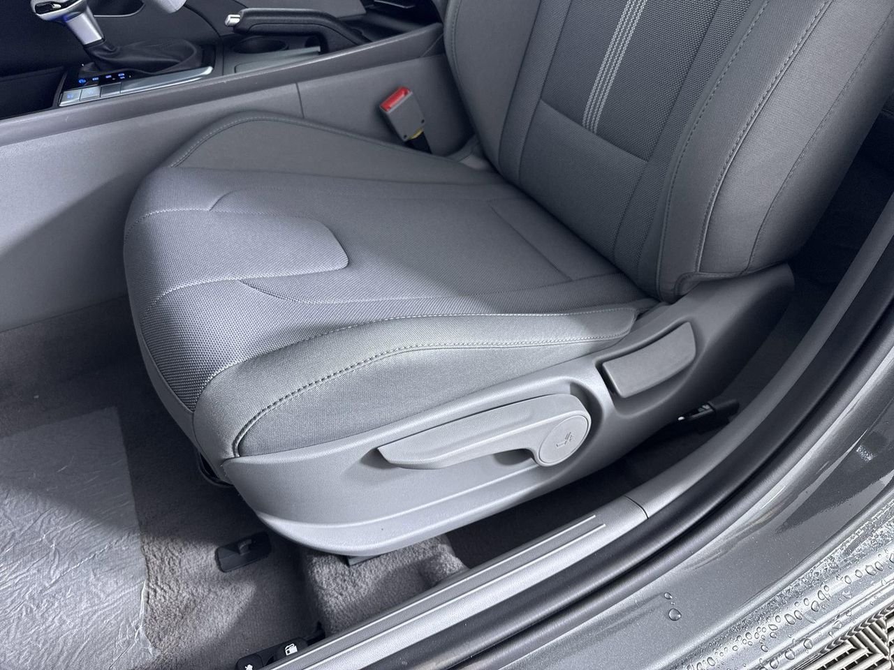 New 2026 Amazon Gray Hyundai SE image 22