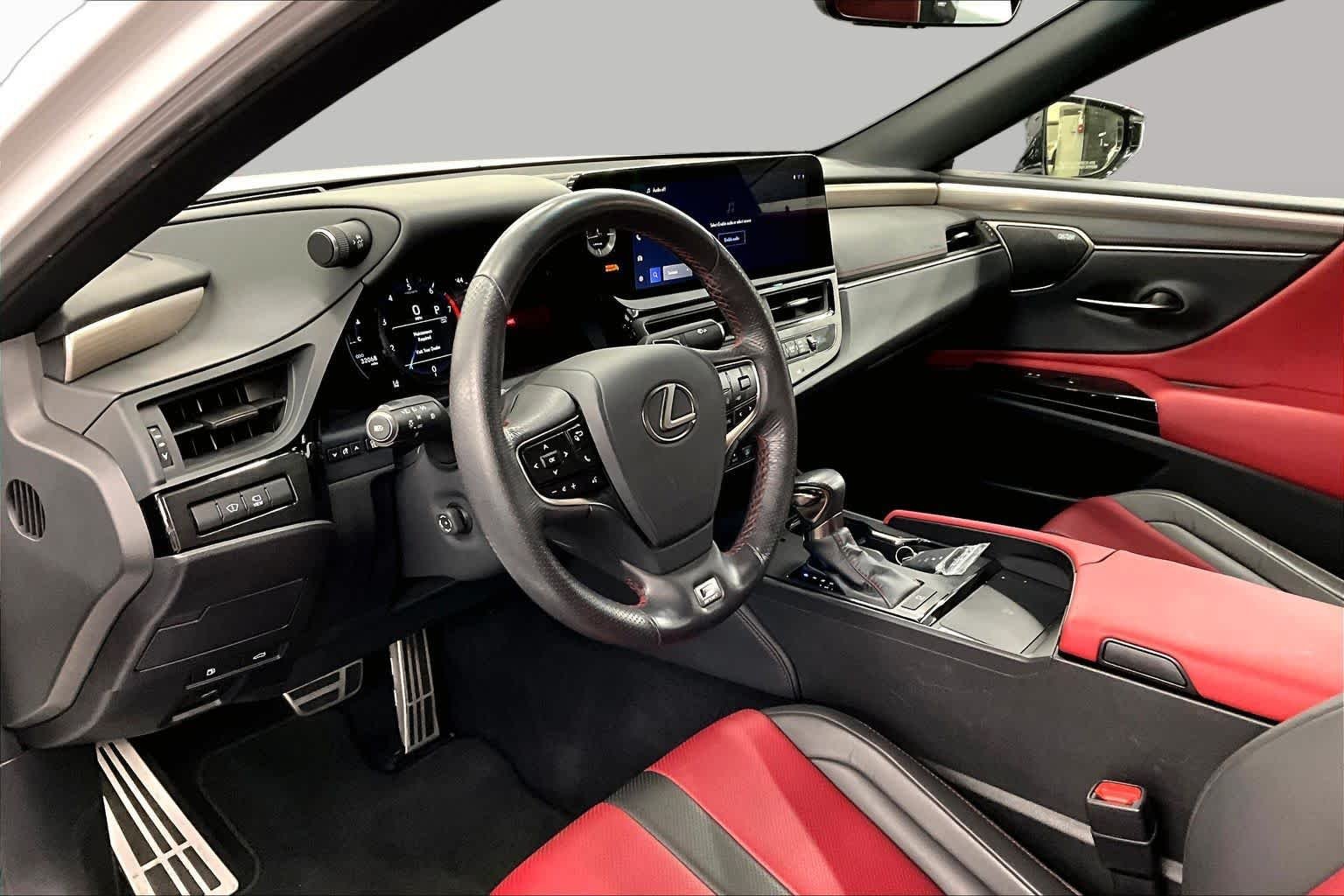 Used 2024 Ultra White Lexus F SPORT Handling image 17