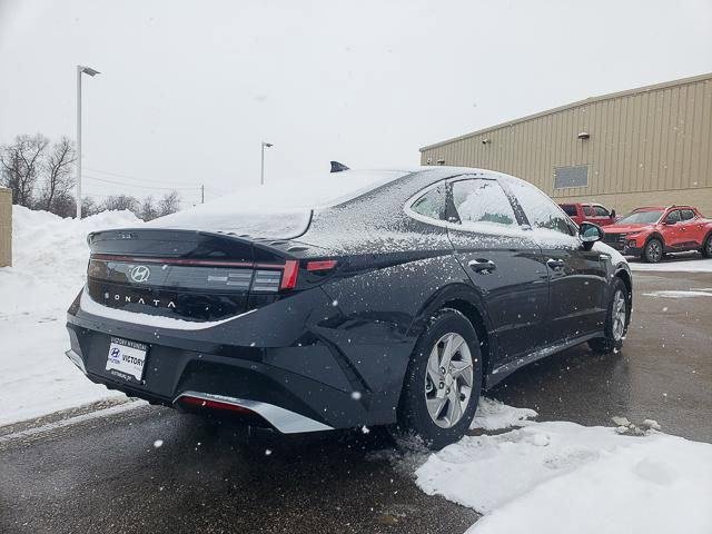 New 2026 Blue Hyundai SE image 5