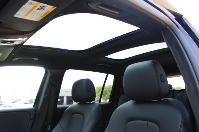 Used 2022 Black Mercedes-Benz GLB 250 image 7