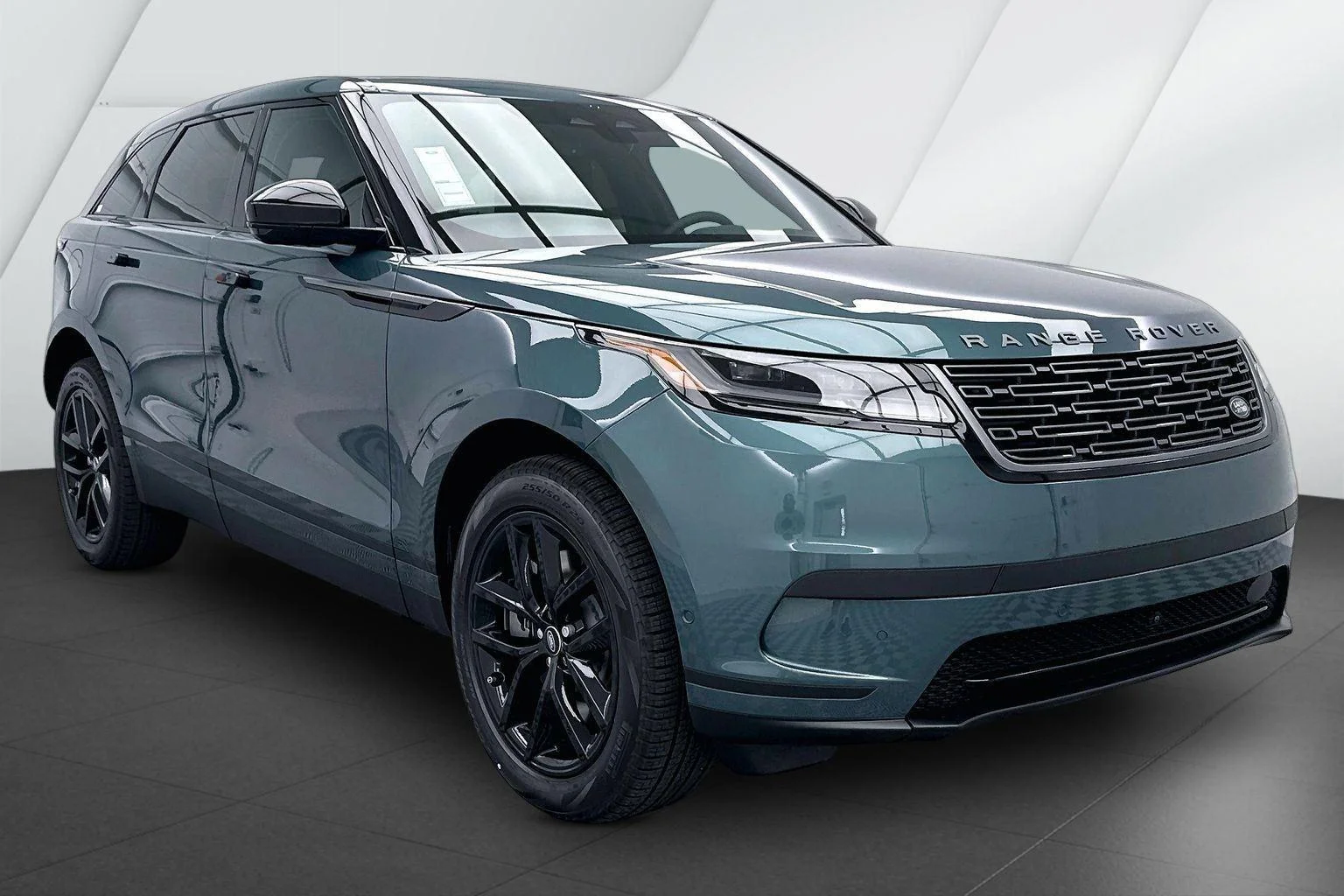 2026 Land Rover Range Rover Velar P250 S's photo