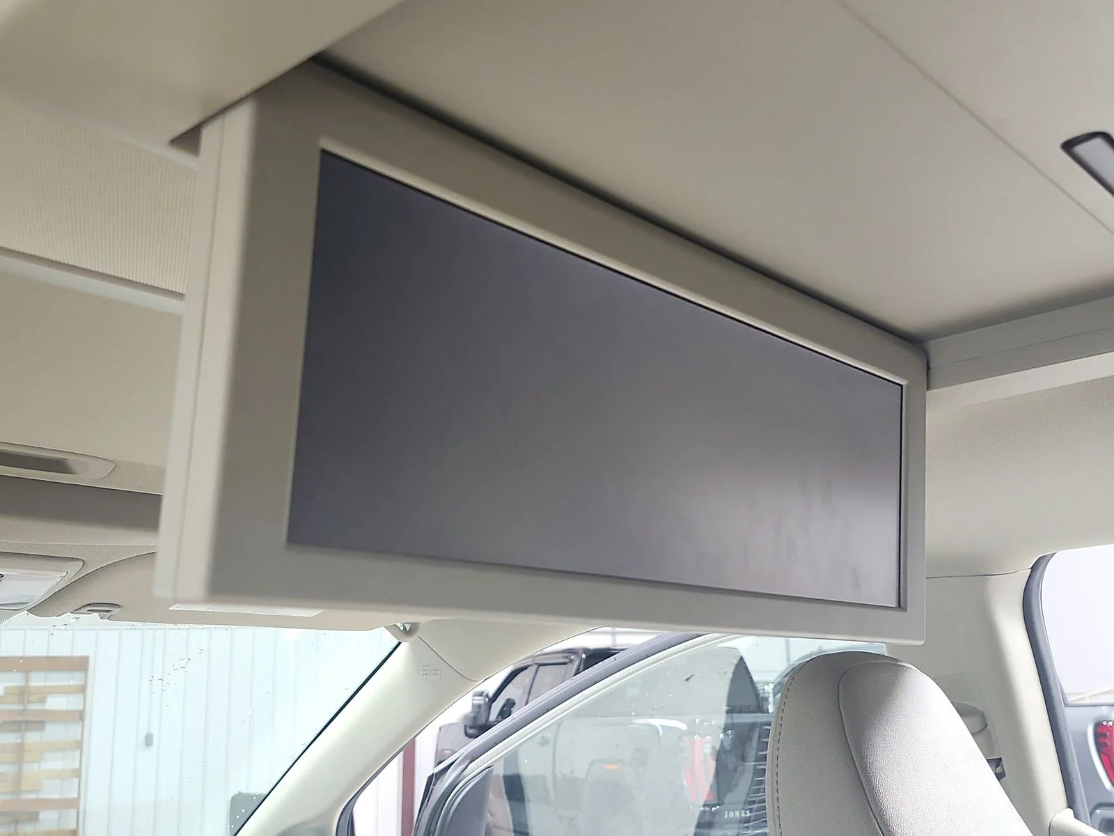Used 2020 Green Toyota XLE Premium image 39