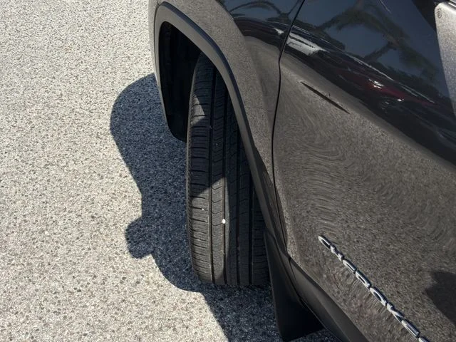 Used 2018 Gray Jeep Limited image 32