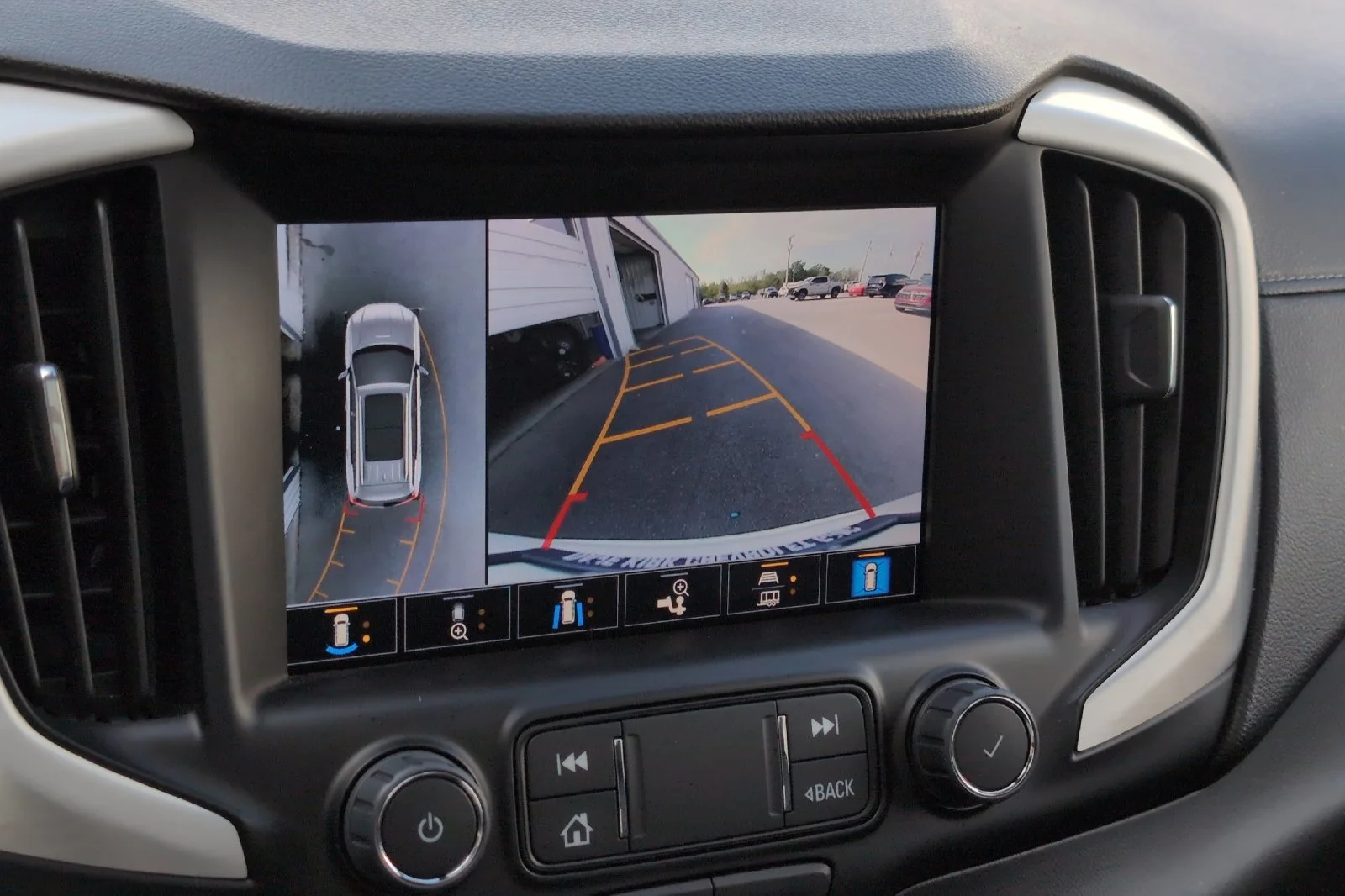Used 2022 SUMMIT WHITE GMC SLT image 21