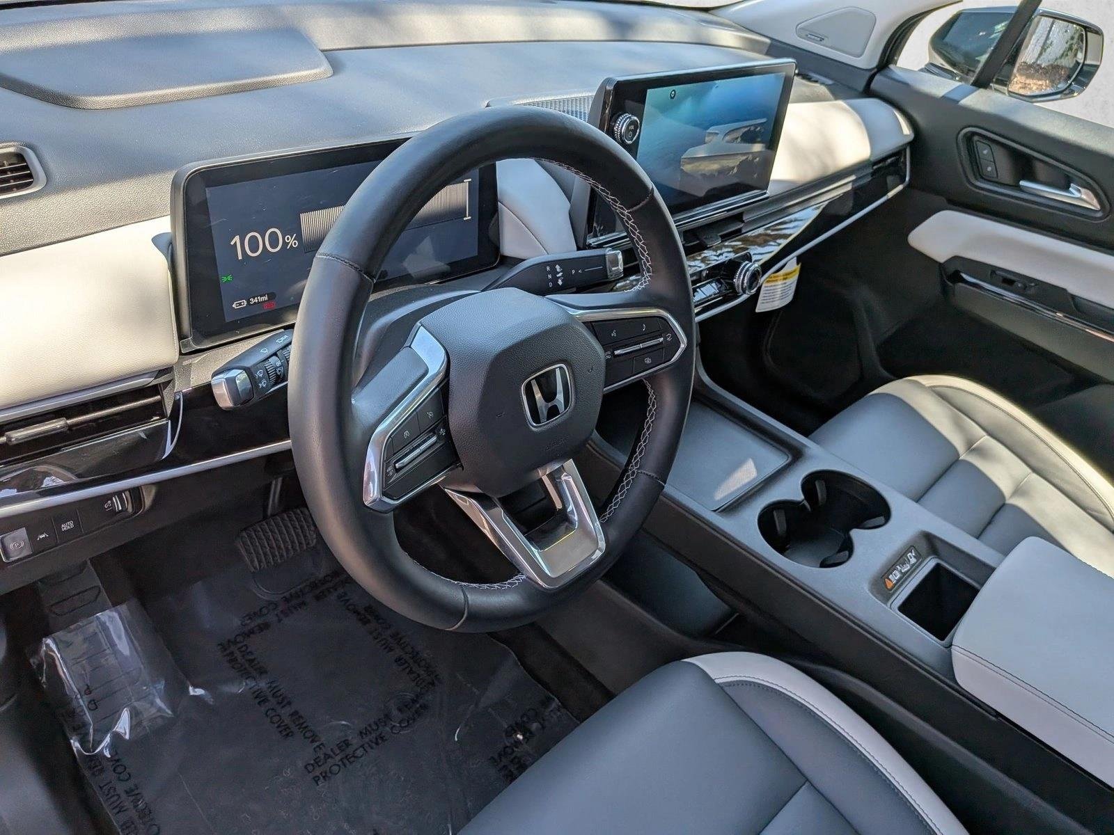 Used 2025 Snowfall Pearl Honda Touring image 10
