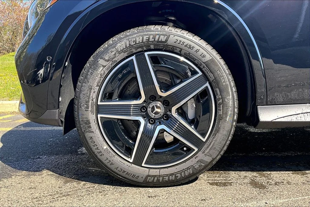 New 2026 Black Mercedes-Benz GLC 300 image 12