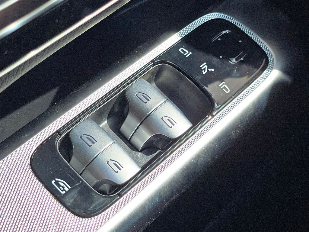 New 2026 Black Mercedes-Benz GLC 300 image 28