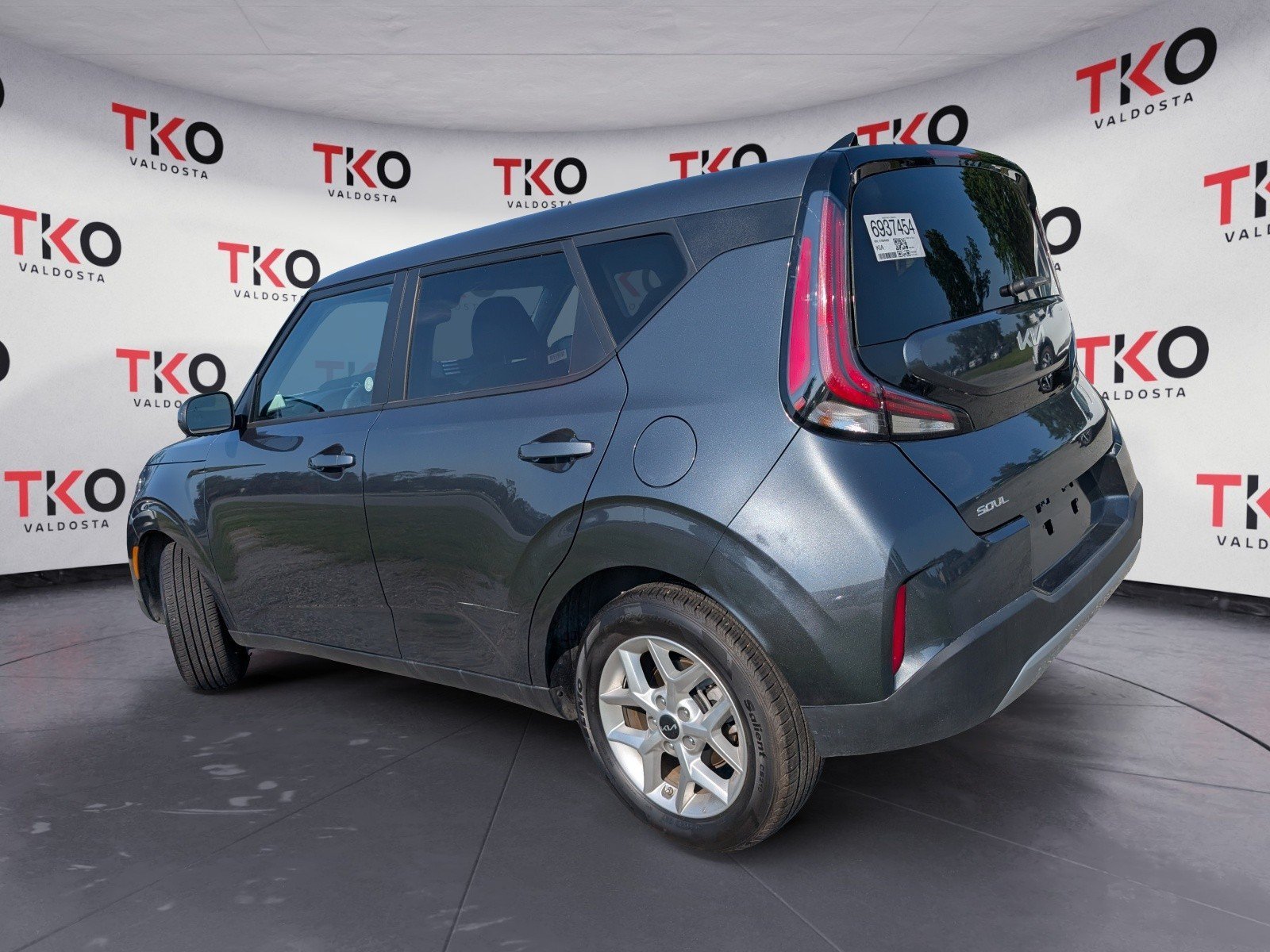 Used 2025  Kia LX image 4