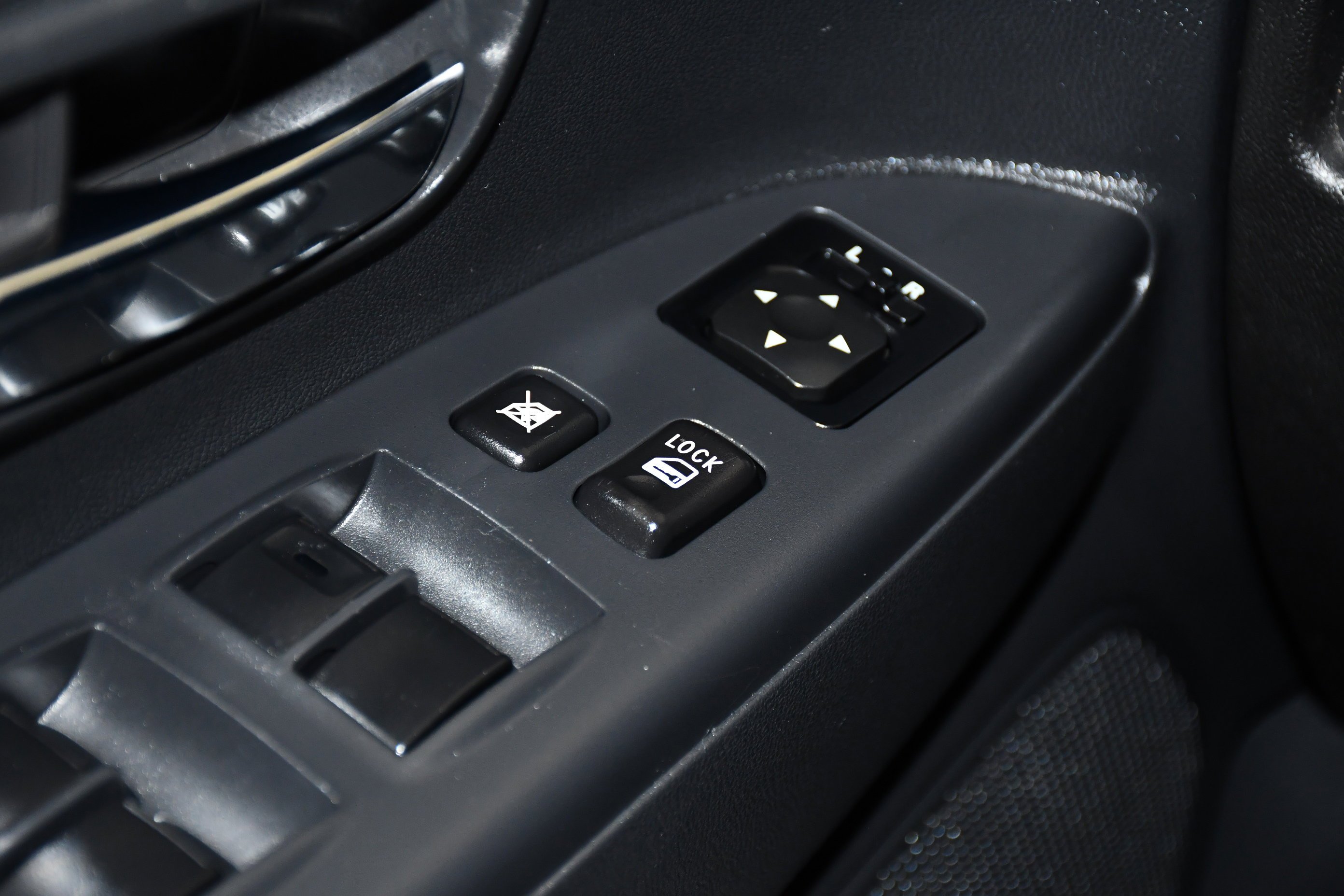 Certified Used 2024 Gray Mitsubishi ES image 33