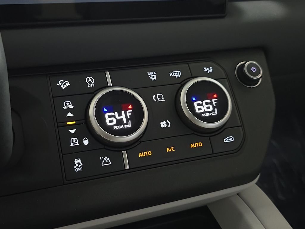 Used 2025 Silver Land Rover X-Dynamic SE image 25