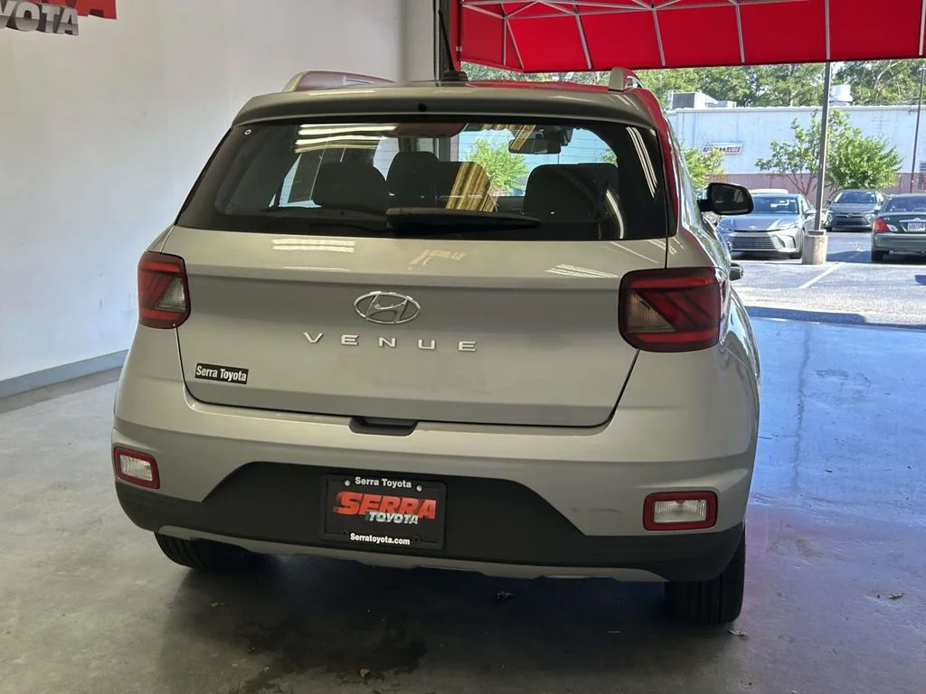 Used 2025 Silver Hyundai SEL image 4