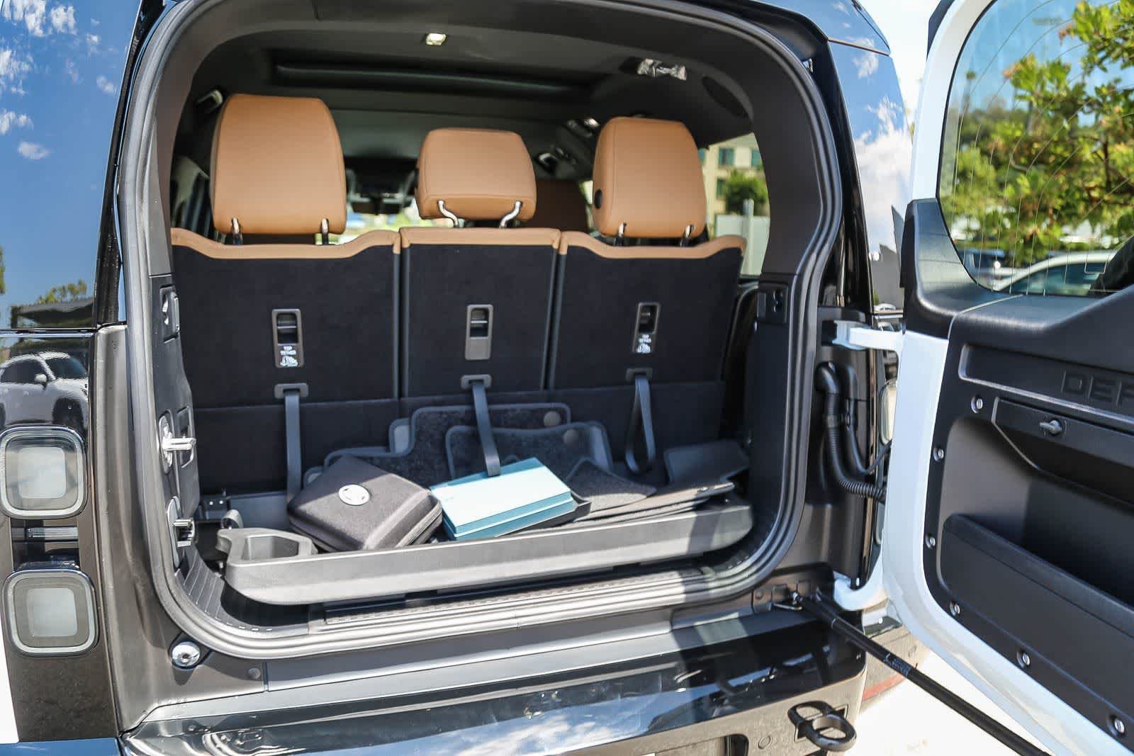 New 2026 Fuji White Land Rover X-Dynamic SE image 27