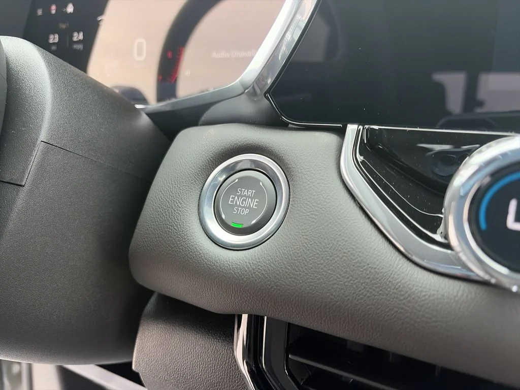 New 2026 Sterling Metallic GMC Elevation image 21