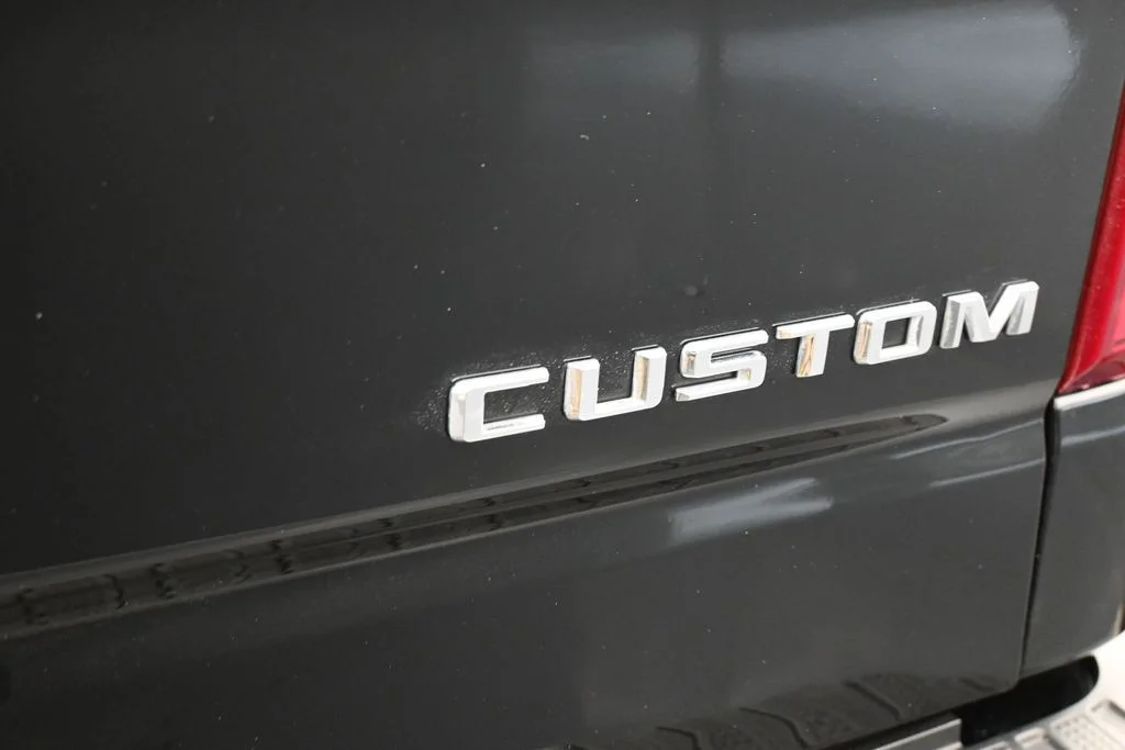 Used 2021 Black Chevrolet Custom image 29