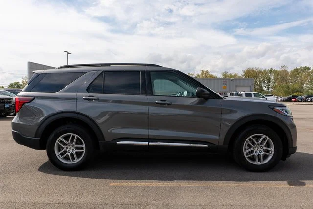 Used 2025 Gray Metallic Ford Active image 5