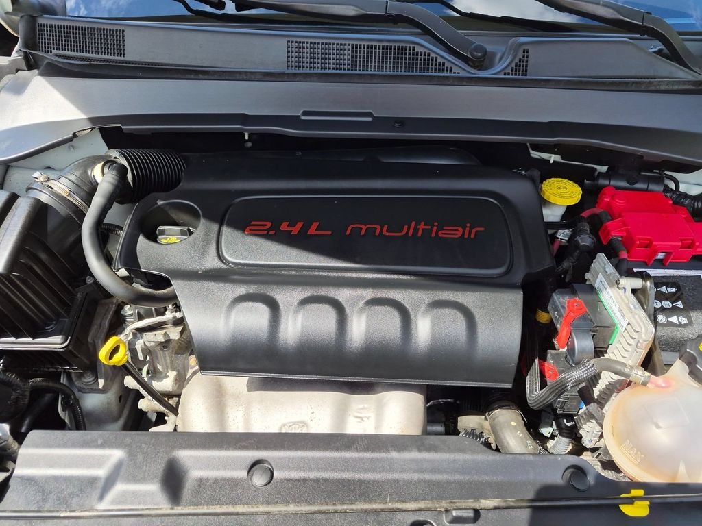 Used 2020 White Jeep Latitude image 28