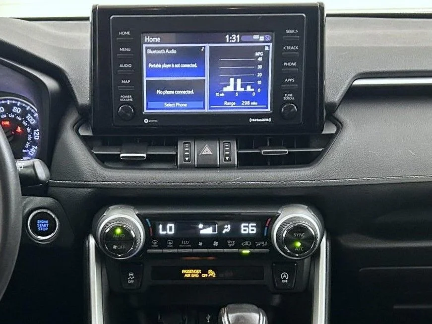 Used 2020 Gray Toyota XLE Premium image 12