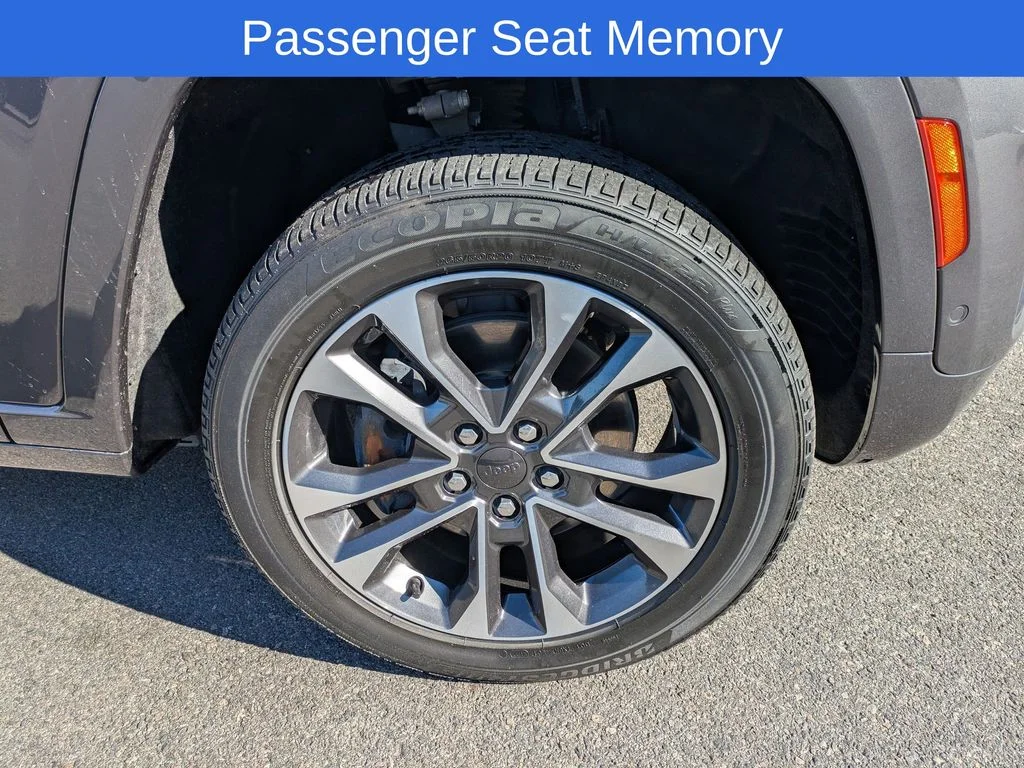 Used 2022 Gray Jeep Overland 4xe image 11