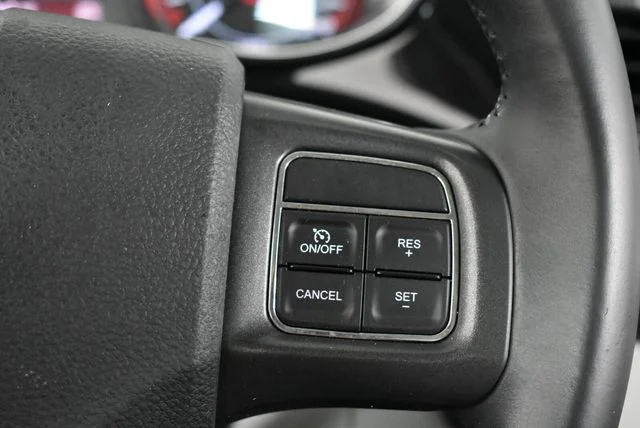 Used 2013 Silver Dodge SXT image 32