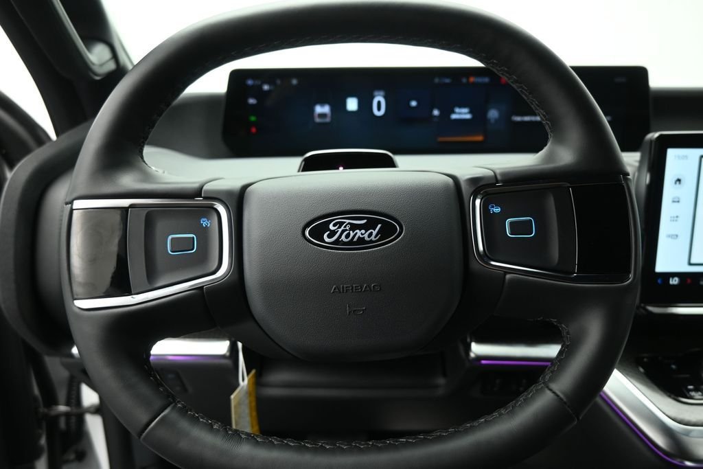 New 2026 Oxford White Ford Platinum image 10