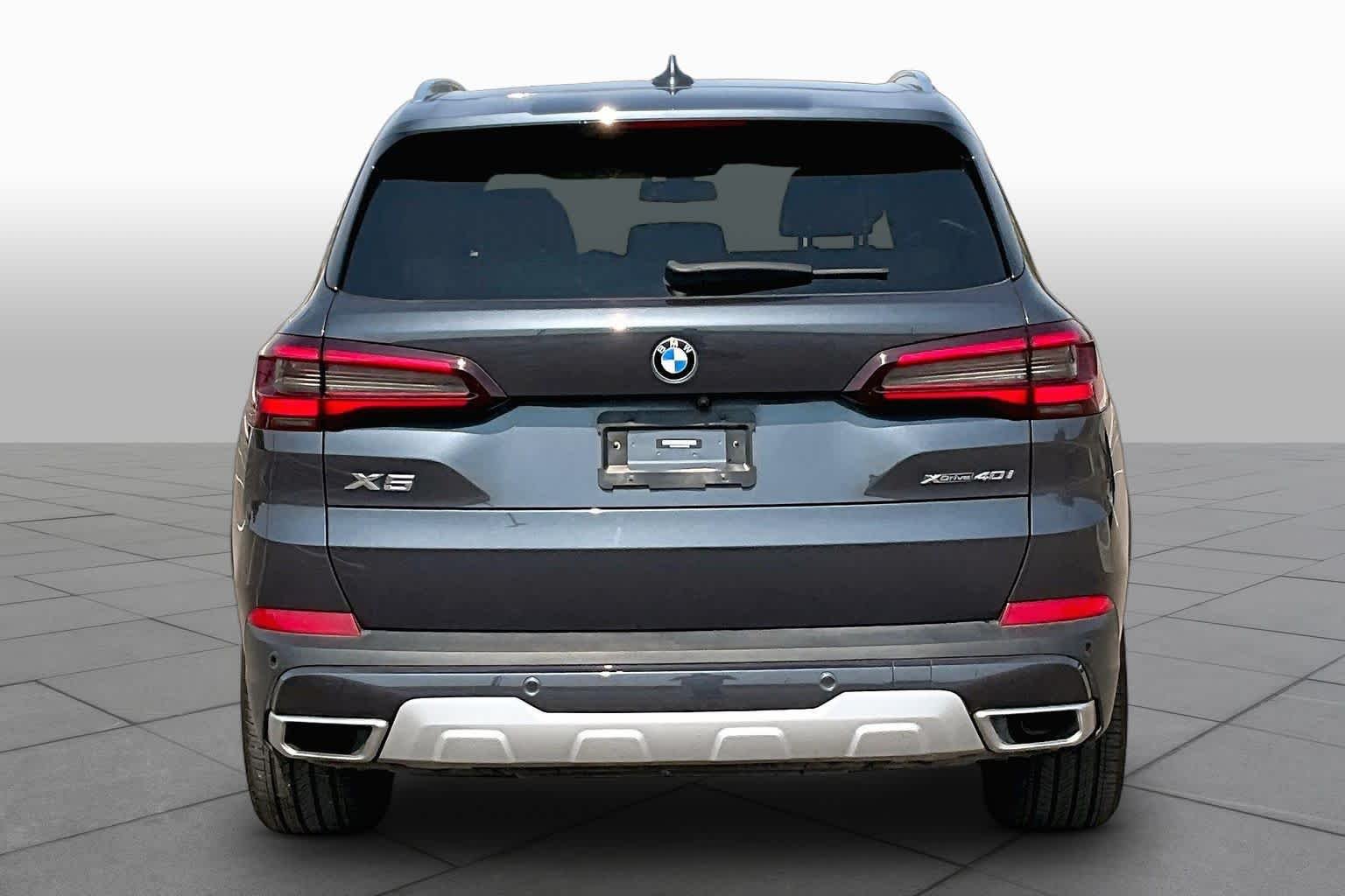 Used 2021 Arctic Gray Metallic BMW xDrive40i image 5
