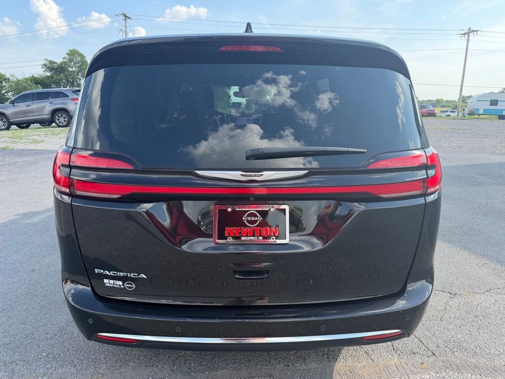 Used 2023 Black Chrysler Touring L image 30