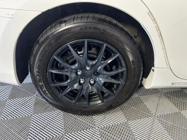 Used 2014 White Toyota LE image 35
